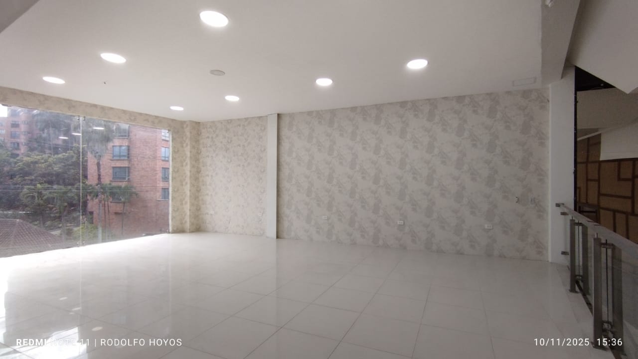 Arriendo Local En Patio Bonito