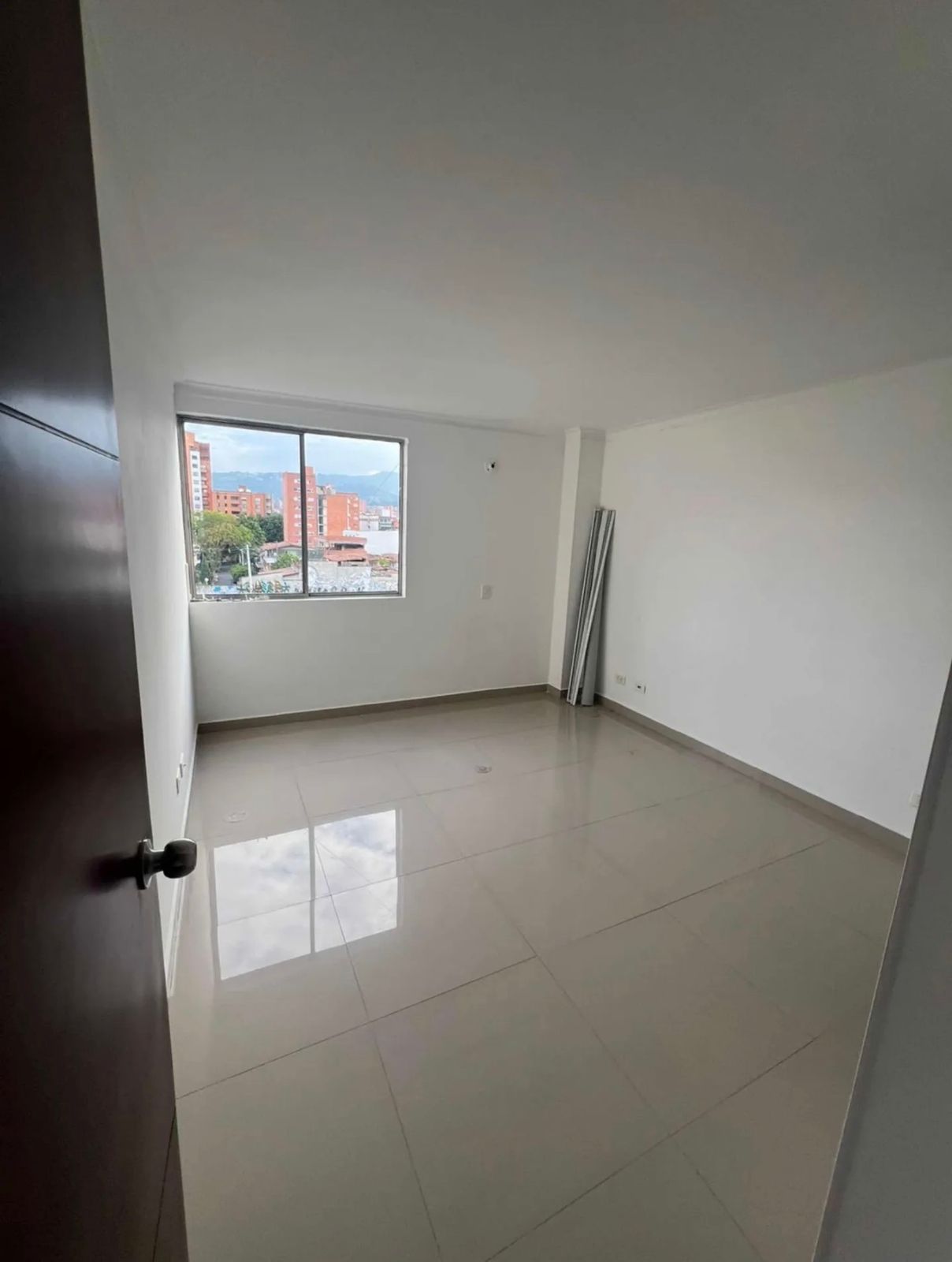 VENDO APARTAMENTO EN  LOS COLORES