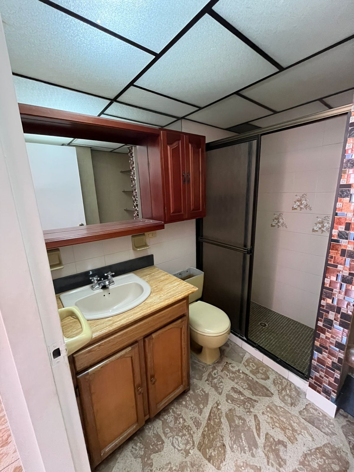 Arriendo apartamento Los Colores