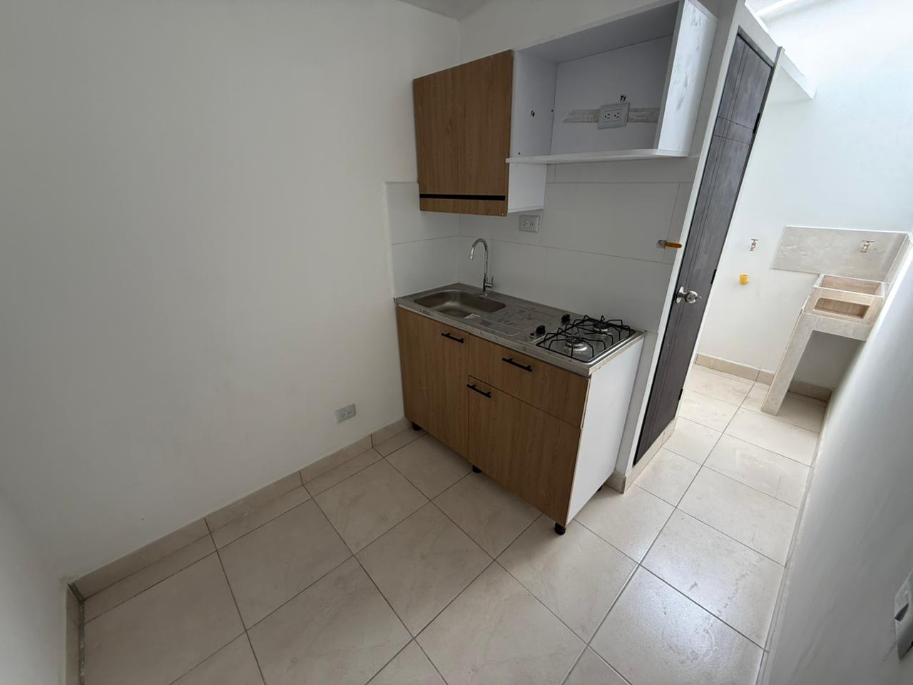 ARRIENDO APARTAESTUDIO EN LOS COLORES