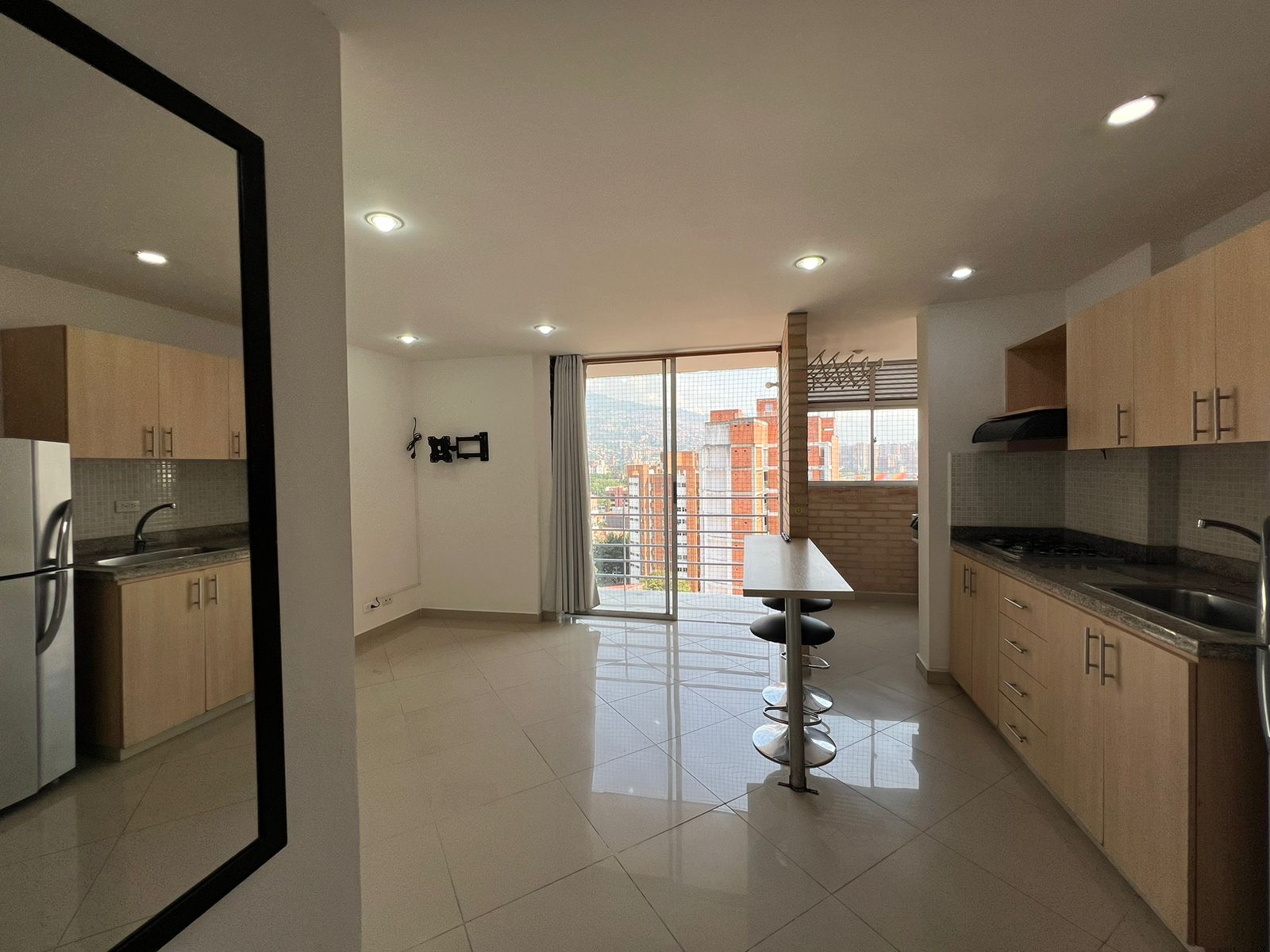 ARRIENDO APARTAMENTO DE UNA  ALCOBA EN EL VELODROMO