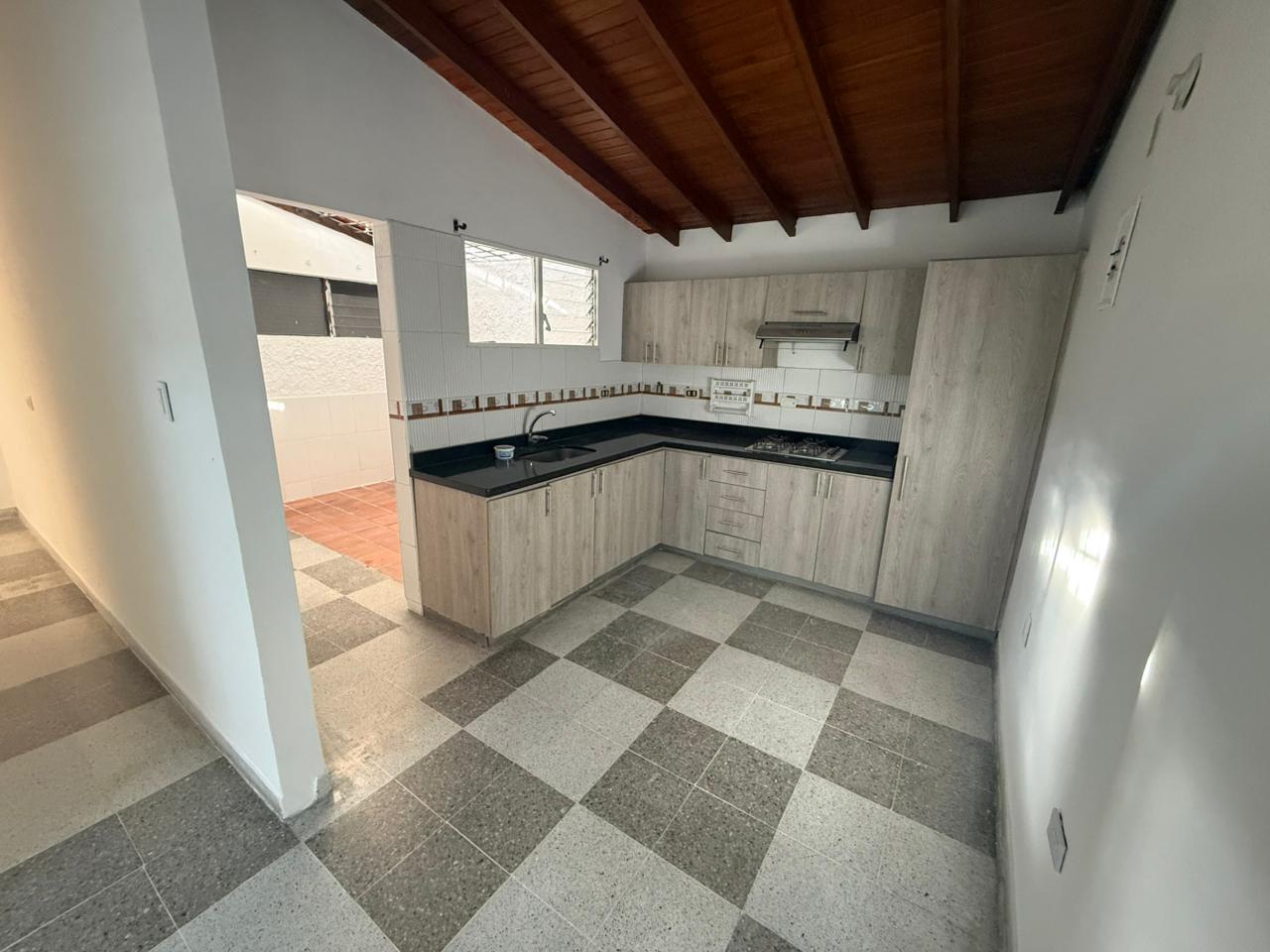 ARRIENDO CASA EN EL VELÓDROMO