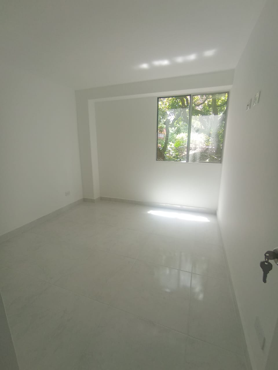 VENDO APARTAMENTO EN ROBLEDO PARTE BAJA