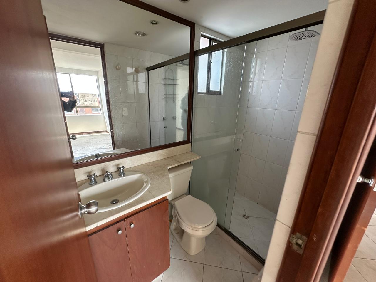 ARRIENDO APARTAMENTO EN LA LOMA DE LOS BERNAL