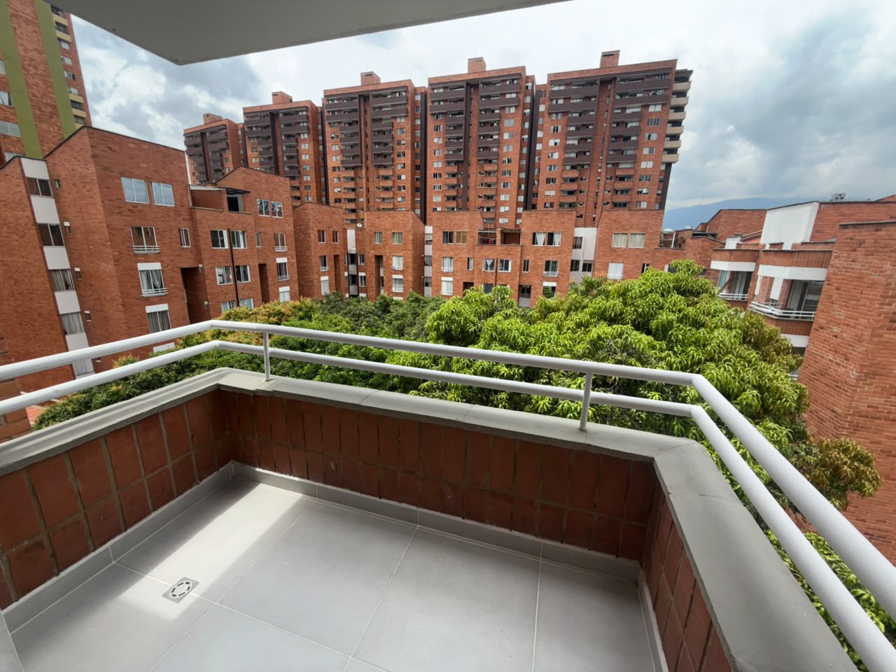 ARRIENDO APARTAMENTO DUPLEX EN CALASANZ