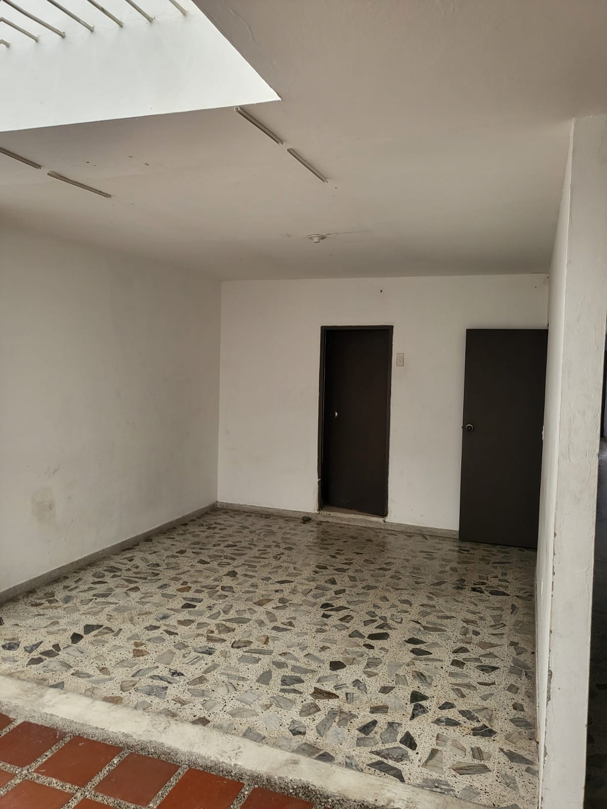 ARRIENDO CASA COMERCIAL EN LA AMERICA