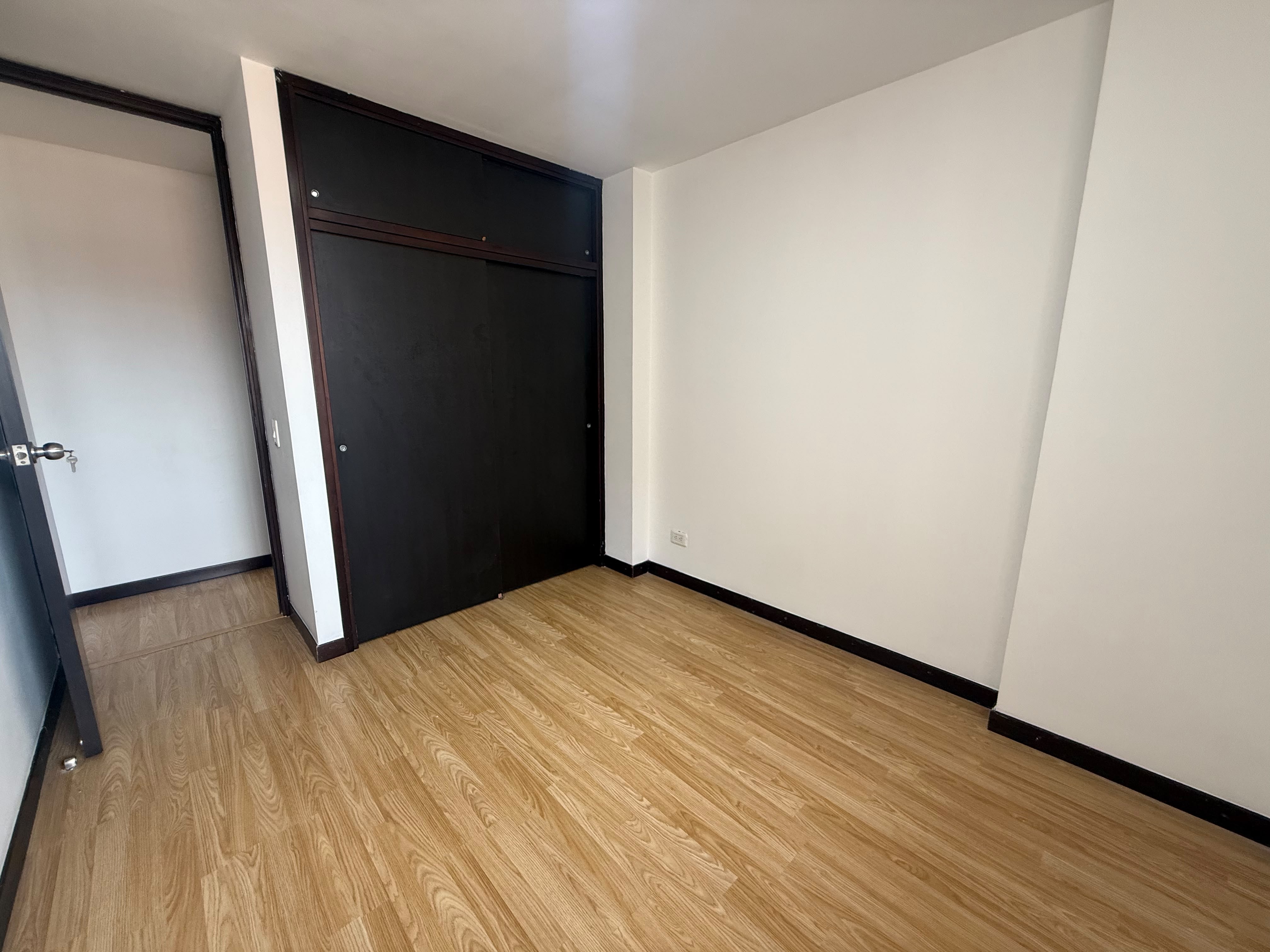 Arriendo Apartamento en los Colores