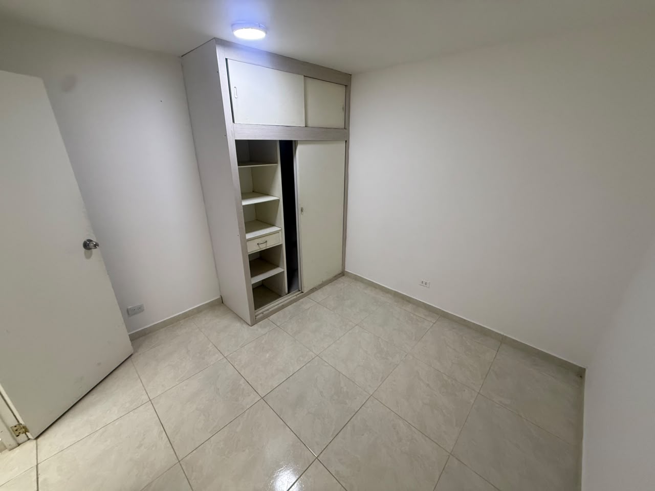 ARRIENDO APARTAMENTO EN LAURELES ALMERIA
