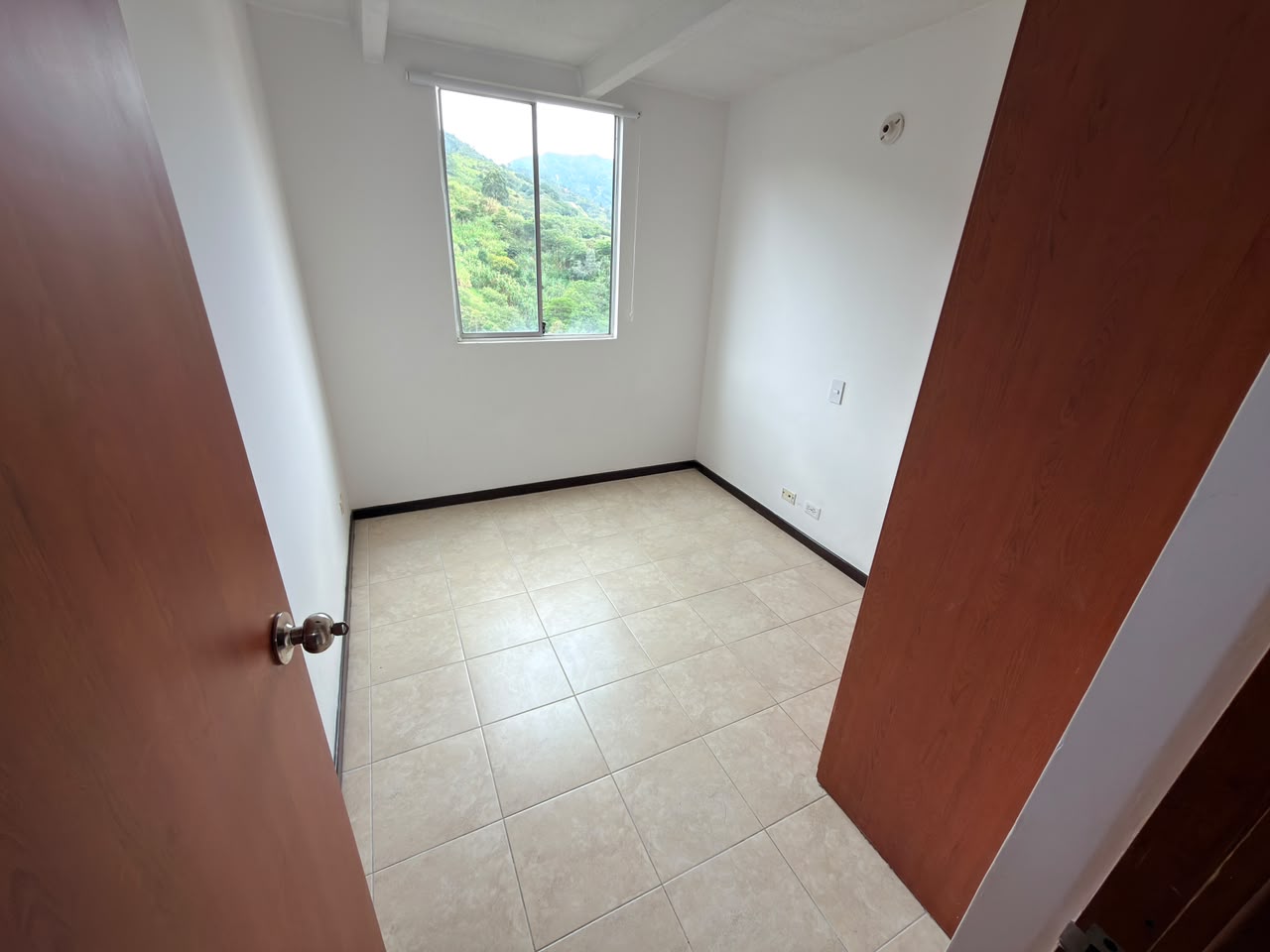 ARRIENDO APARTAMENTO EN LOMA DE LOS BERNAL