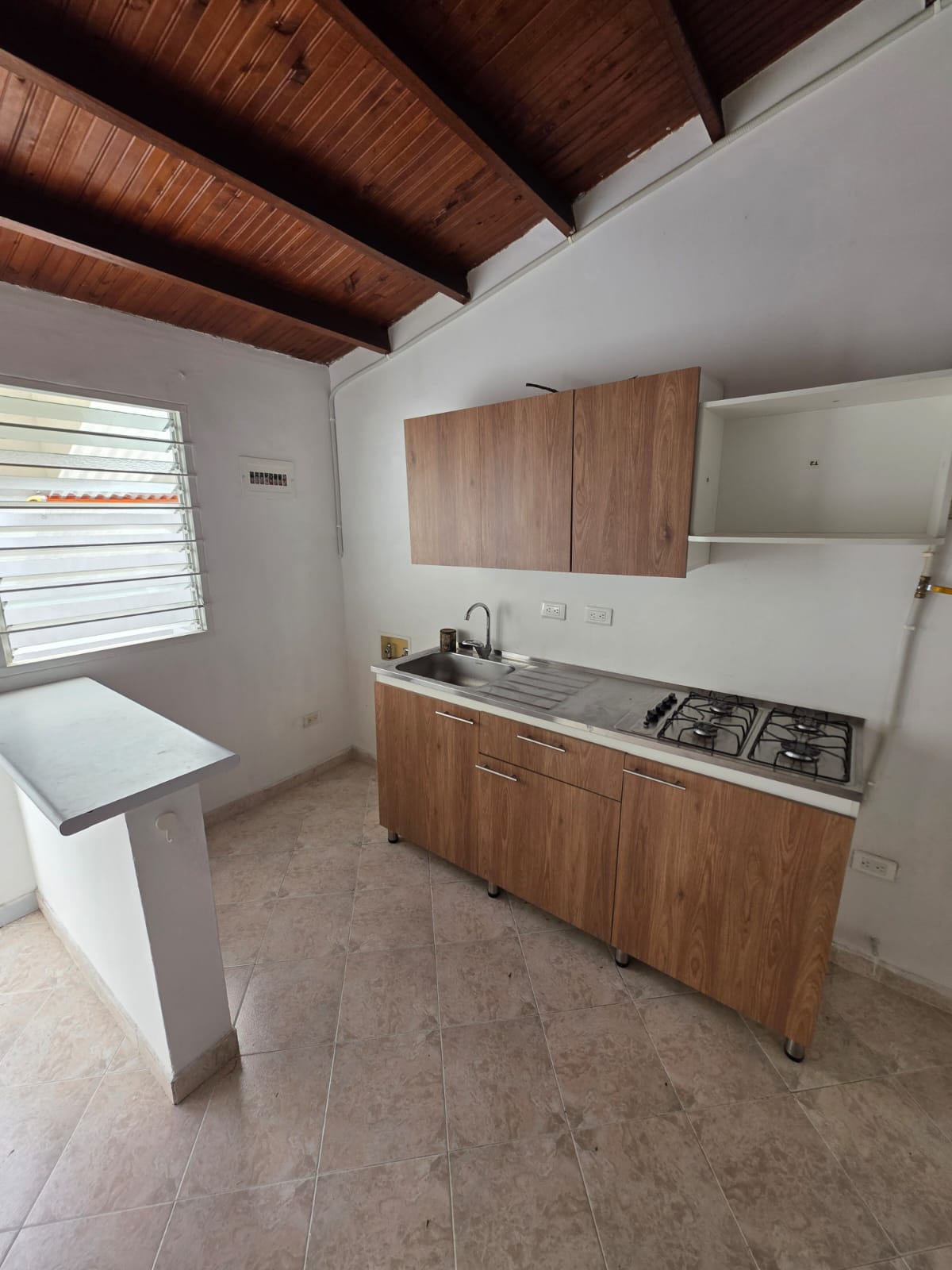 ARRIENDO APARTAMENTO EN SANTA MONICA