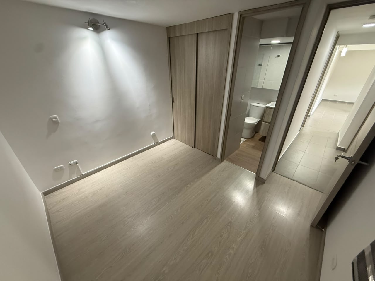 ARRIENDO APARTAMENTO EN LA LOMA DE LOS BERNAL