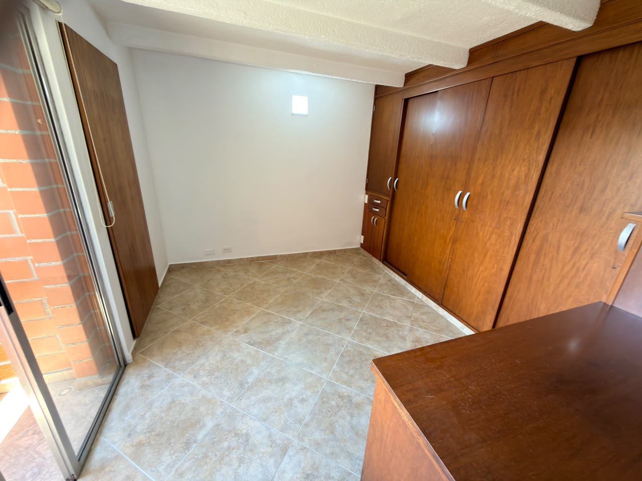 ARRIENDO APARTAMENTO EN LOMA DE LOS BERNAL