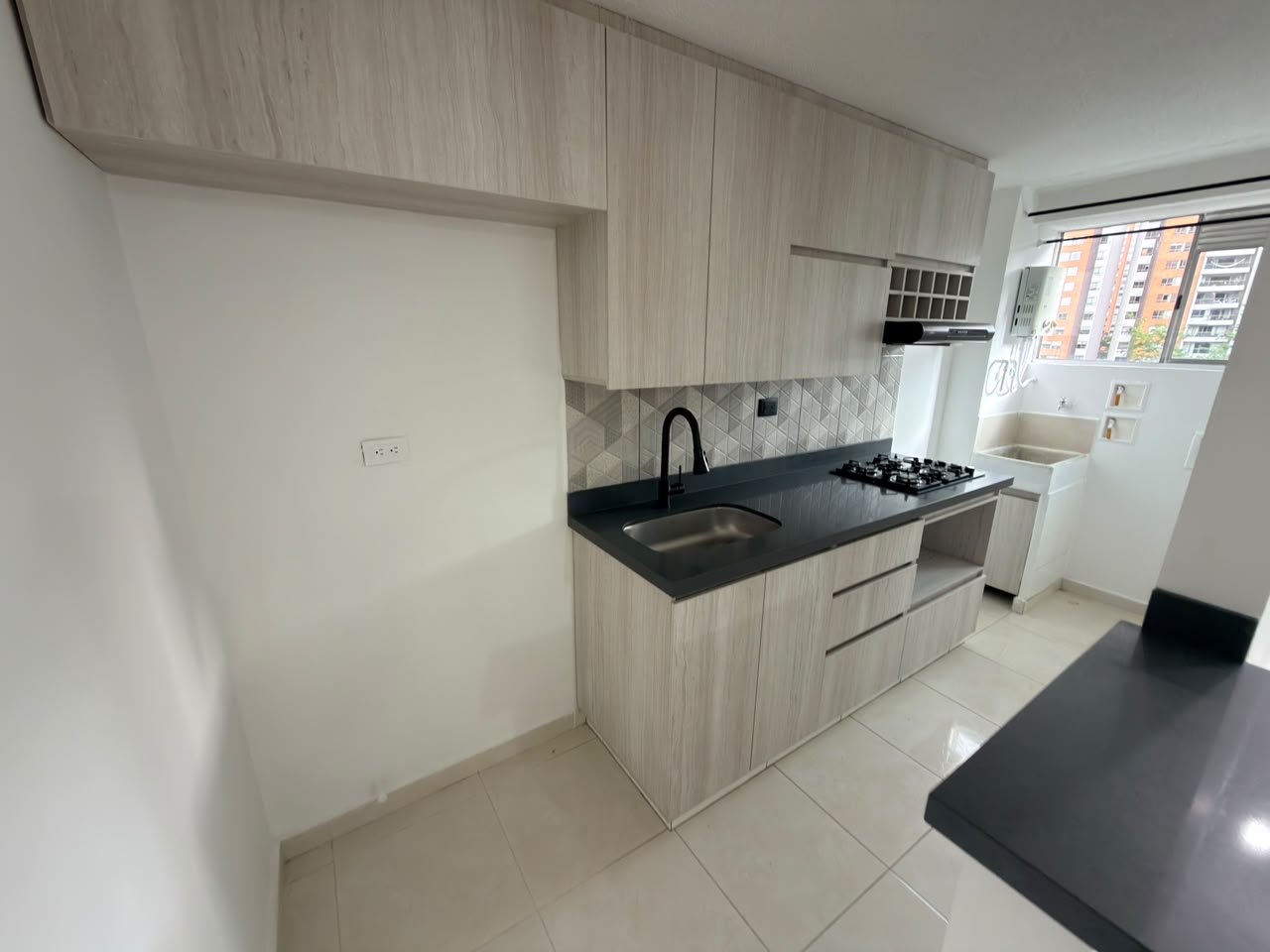 ARRIENDO APARTAMENTO EN LOMA DE LOS BERNAL