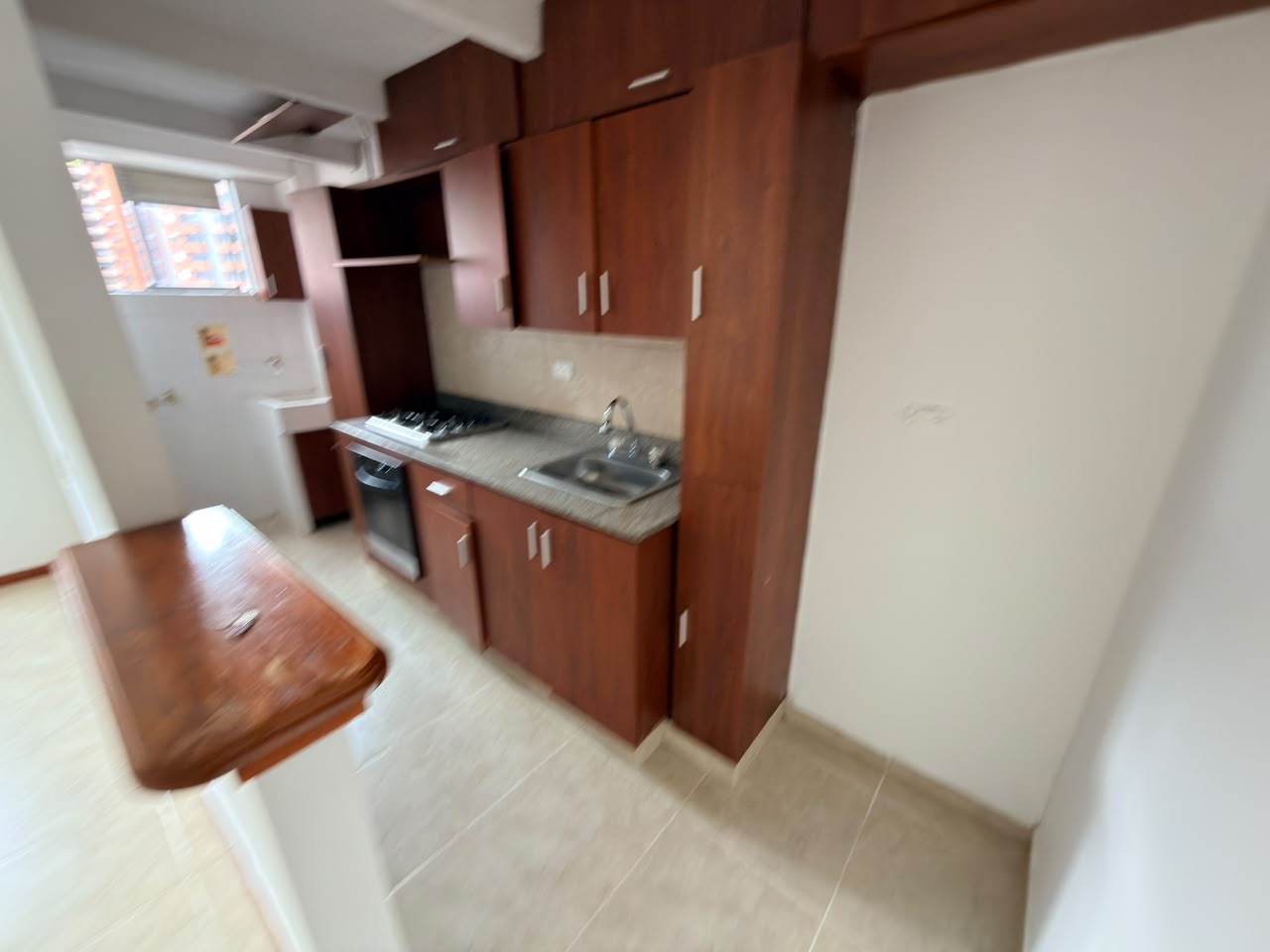 ARRIENDO APARTAMENTO EN LOMA DE LOS BERNAL