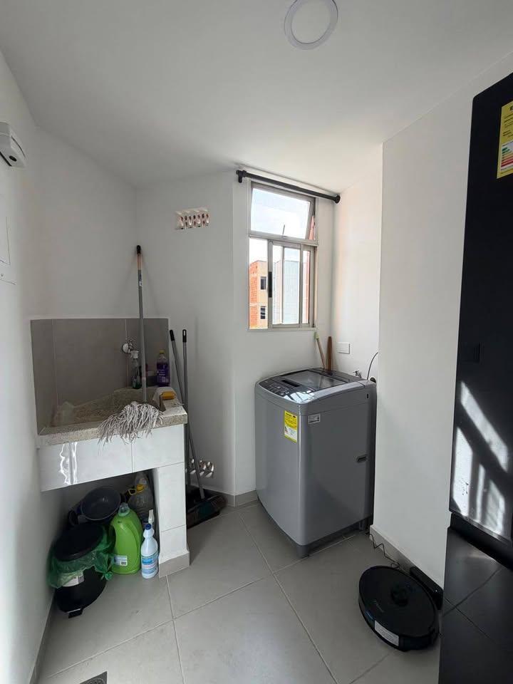 ARRIENDO APARTAESTUDIO EN LA CASTELLANA