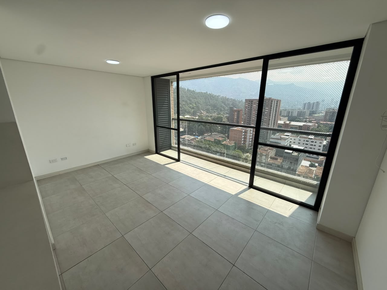 ARRIENDO APARTAMENTO EN LOS COLORES