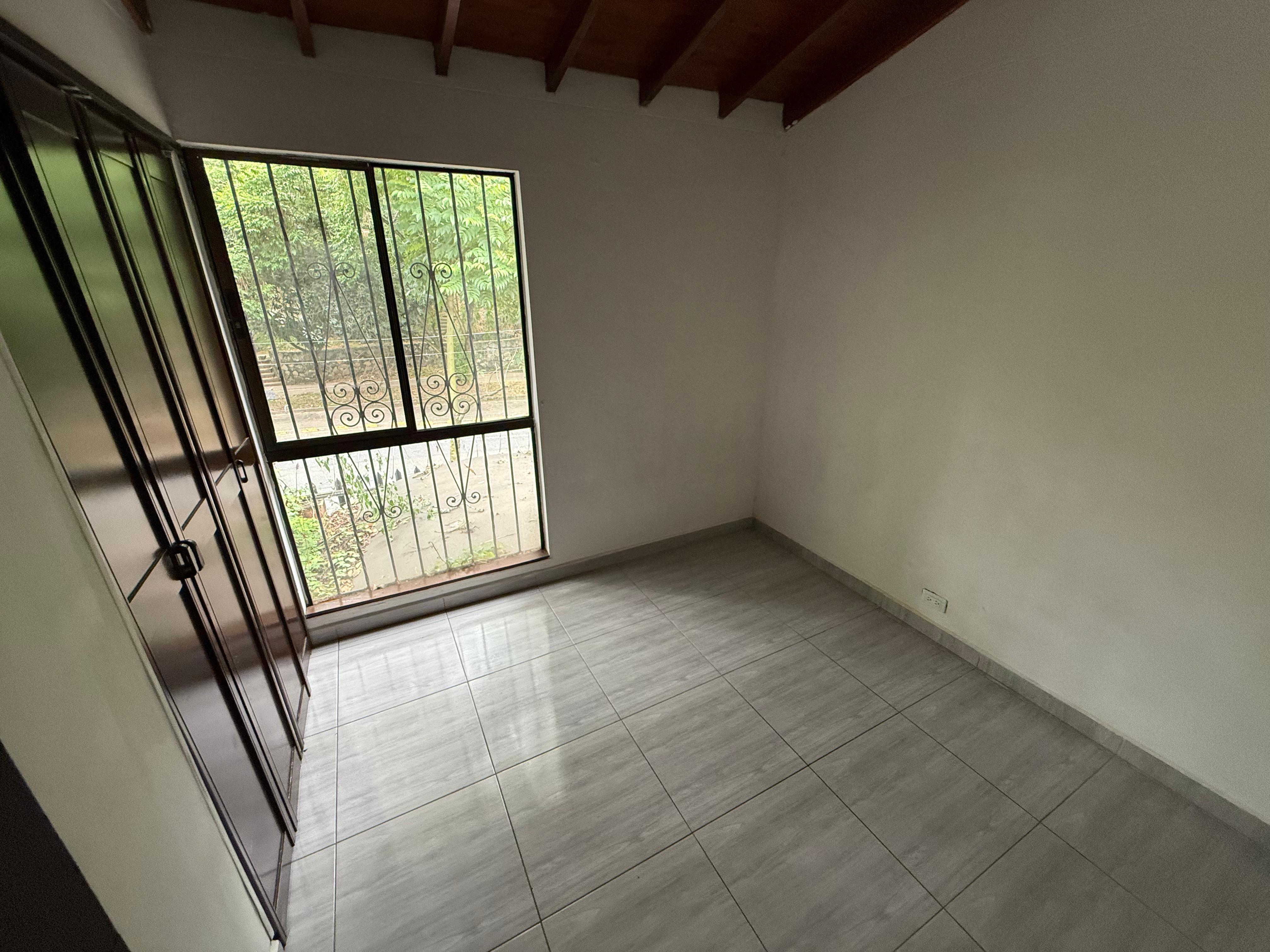 ARRIENDO CASA EN LA LOMA DE LOS BERNAL