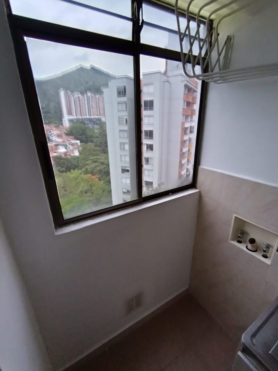 Arrienda Apartamento Loma de los Bernal