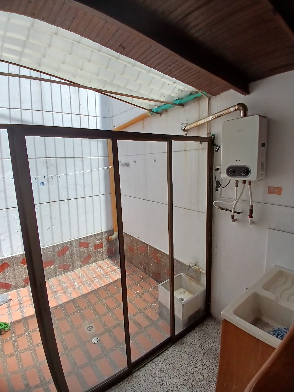 ARRIENDO CASA EN LAURELES