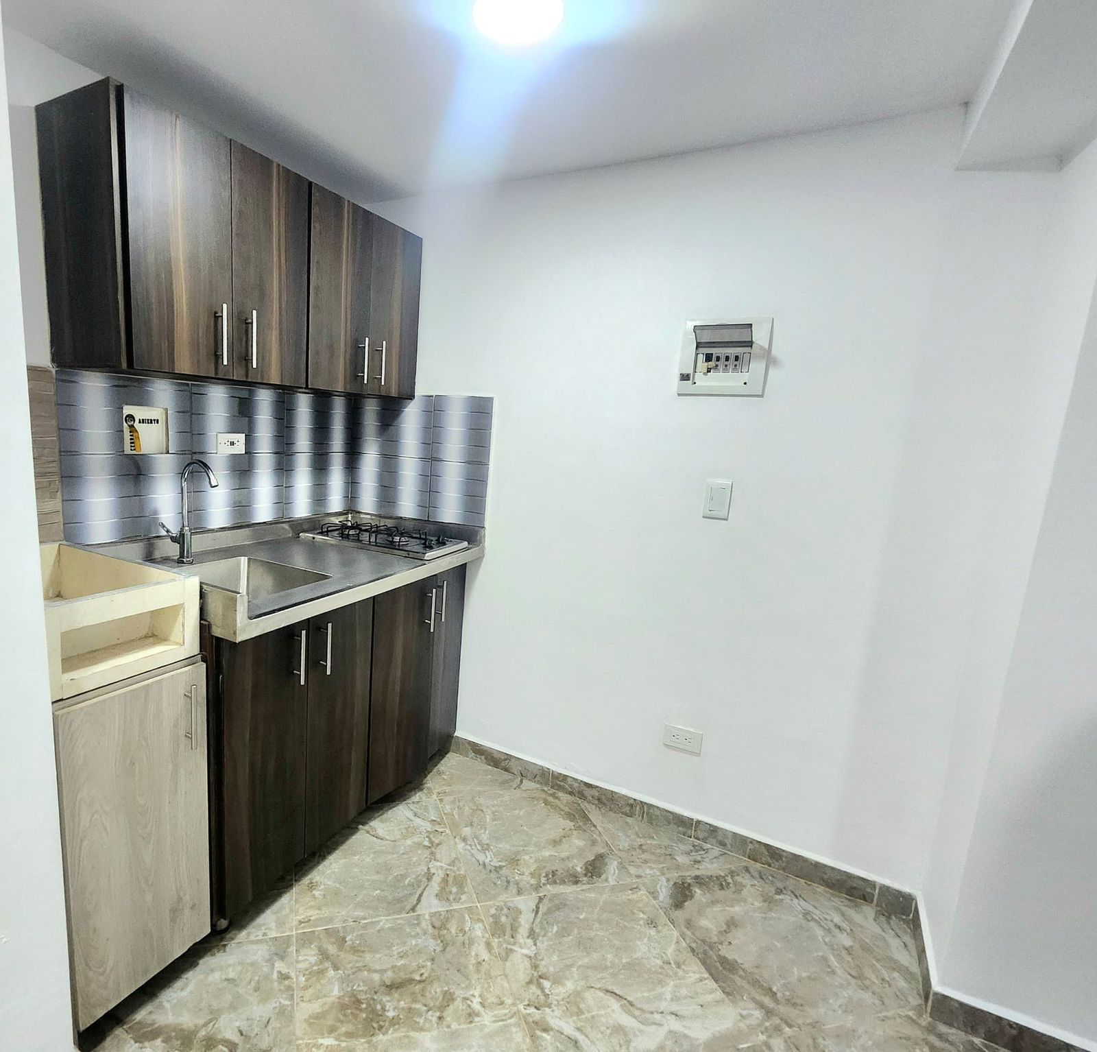 ARRIENDO APARTAESTUDIO EN SANTA MONICA