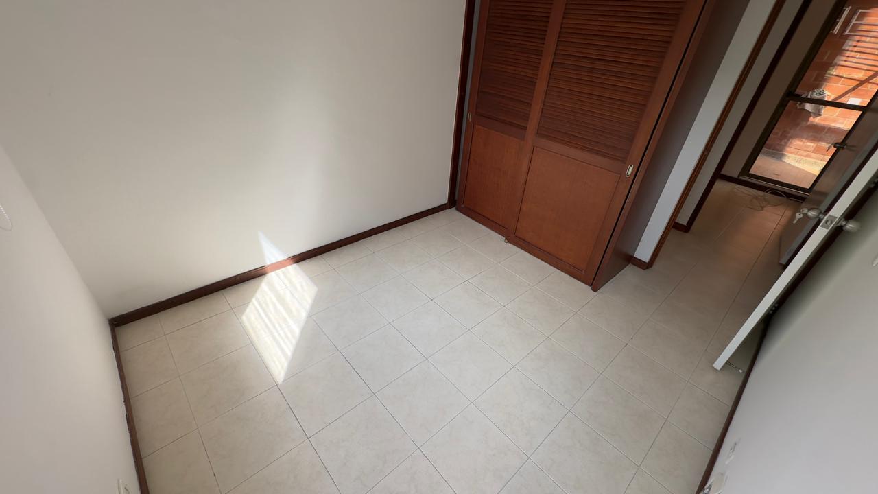 ARRIENDO APARTAMENTO EN LA LOMA DE LOS BERNAL