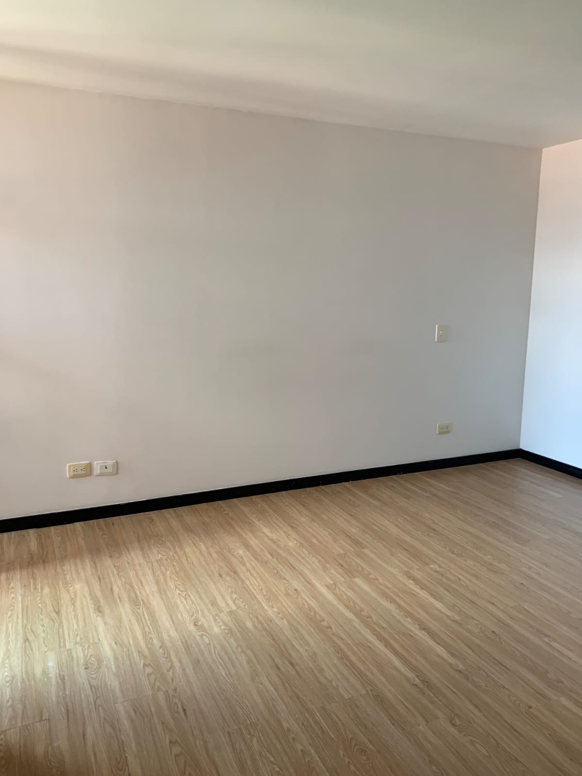 ARRIENDO APARTAMENO EN LA LOMA DE LAS BRUJAS