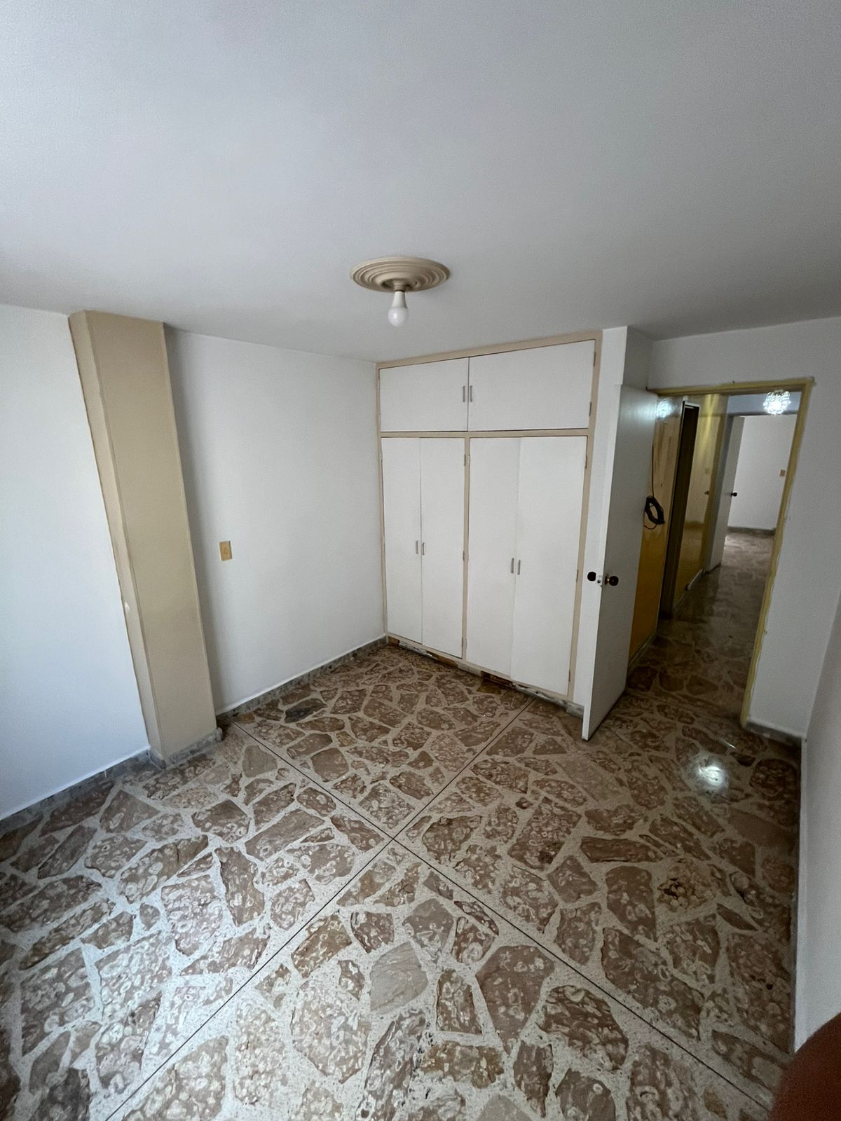 Arriendo apartamento Los Colores