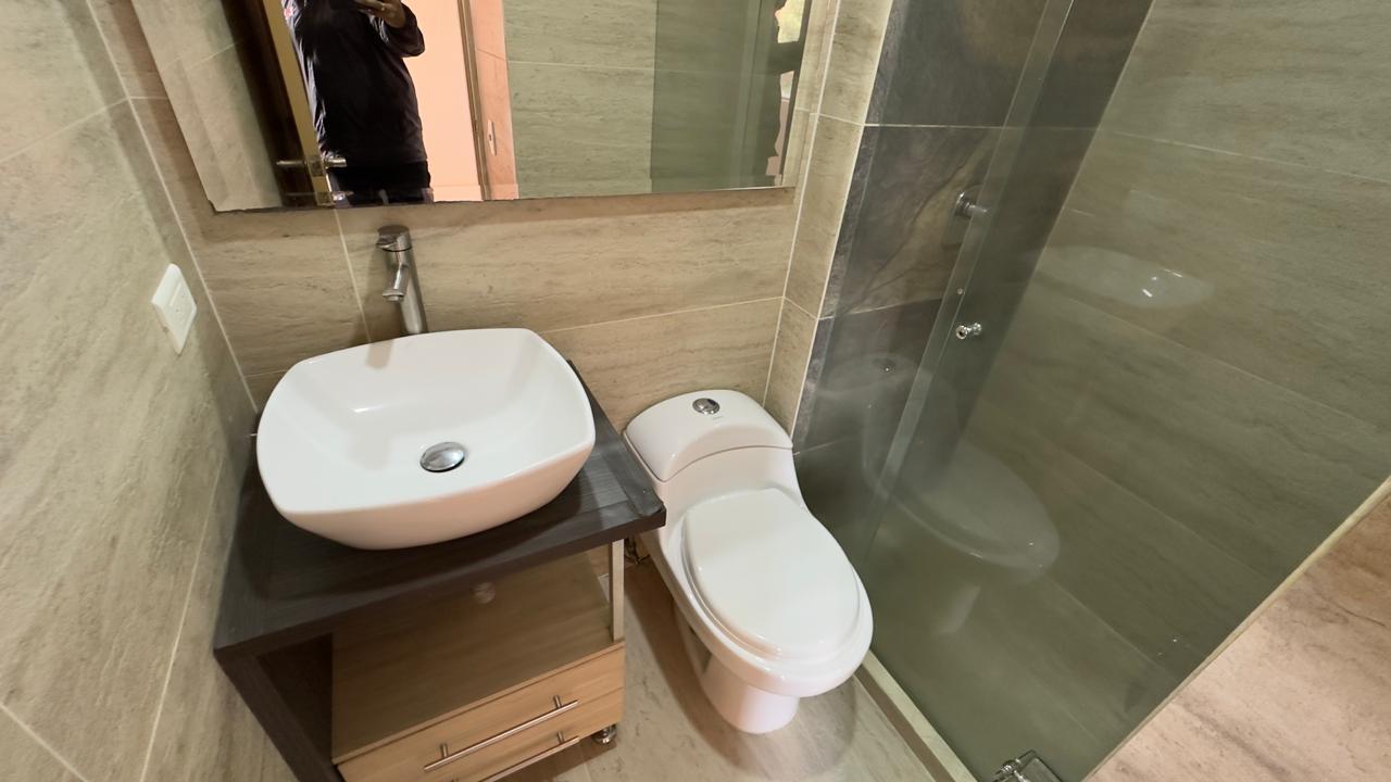 ARRIENDO APARTAMENO EN LA LOMA DE LOS BERNAL