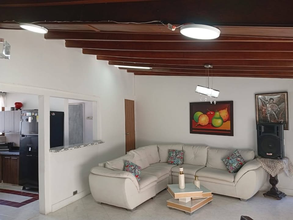 VENDO CASA EN LAURELES