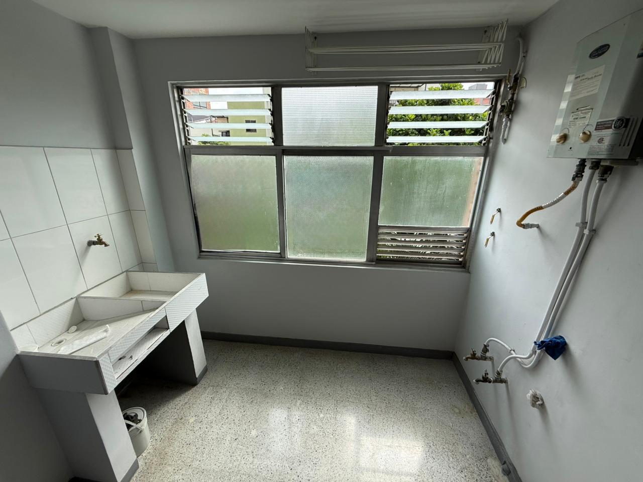 ARRIENDO APARTAMENTO EN EL VELODROMO