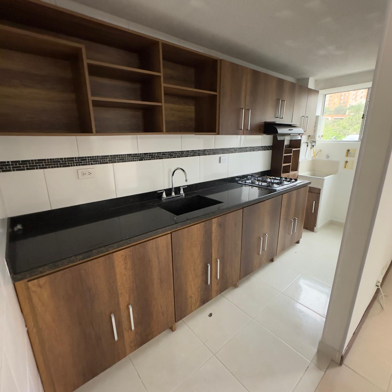 ARRIENDO APARTAMENTO EN LA LOMA DE LOS BERNAL