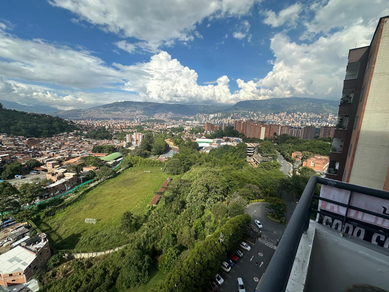 ARRIENDO APARTAMENTO EN LA LOMA DE LOS BERNAL