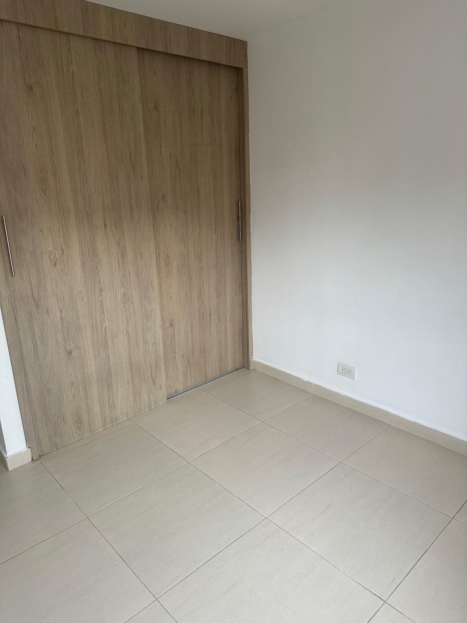 VENDO APARTAMENTO EN LA LOMA DE LOS BERNAL