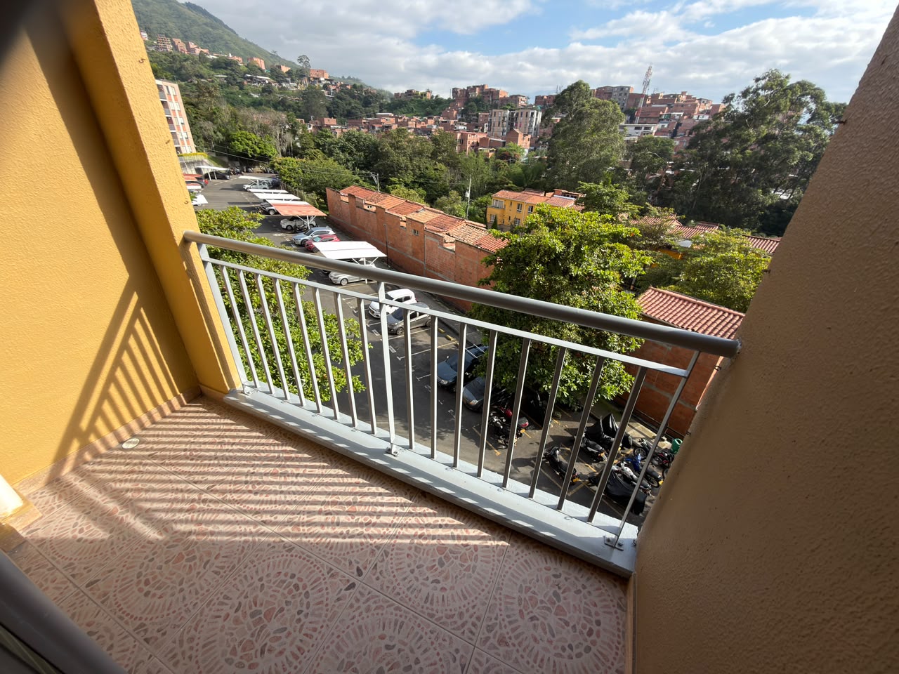 ARRIENDO APARTAMENTO EN RODEO ALTO