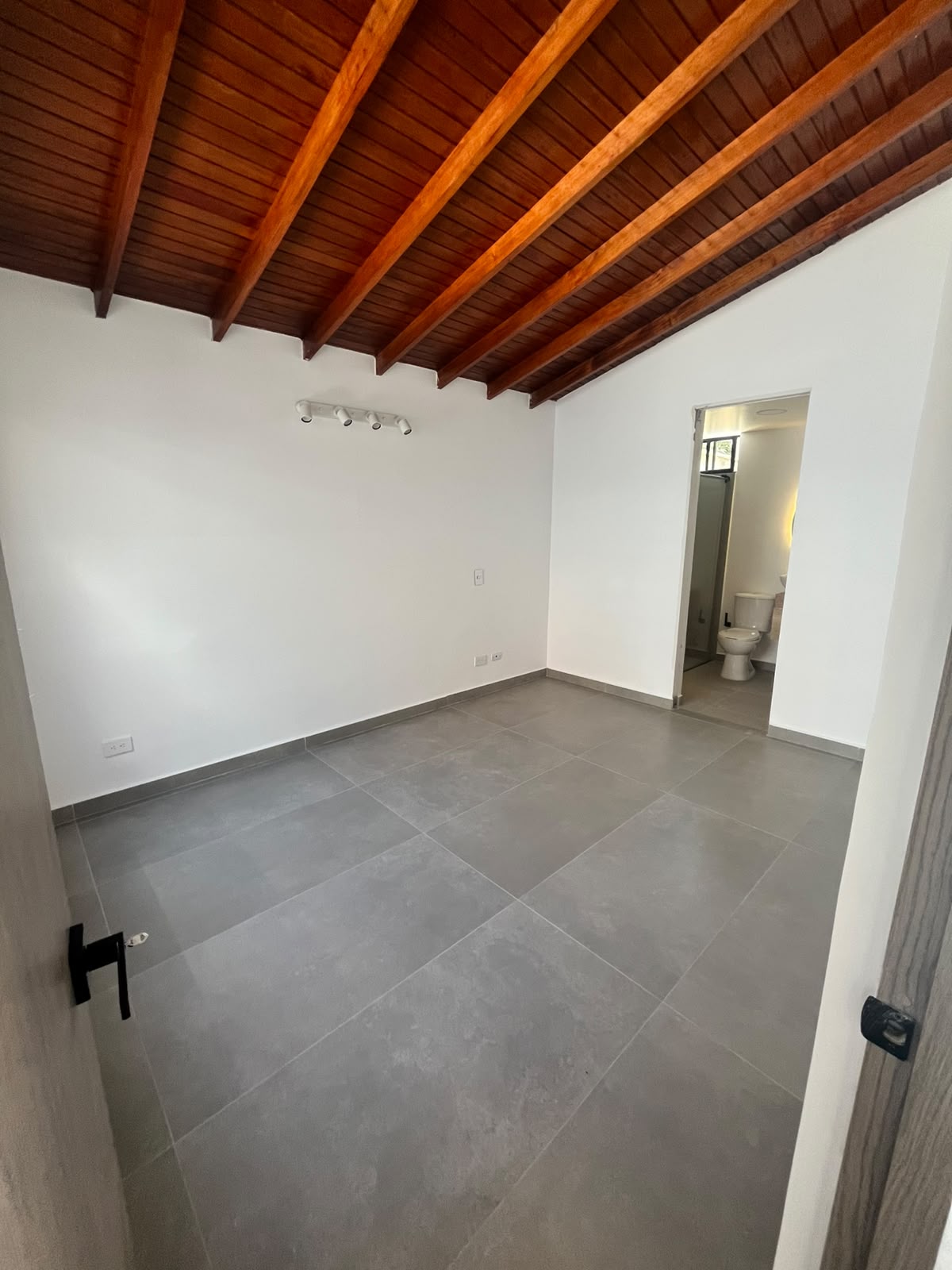 Arriendo casa para uso comercial la Castellana