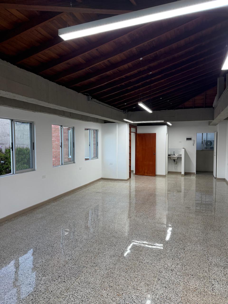 ARRIENDO OFICINAS EN LAURELES