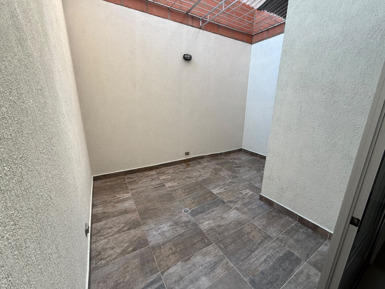 ARRIENDO APARTAESTUDIO EN CALASANZ PARTE BAJA