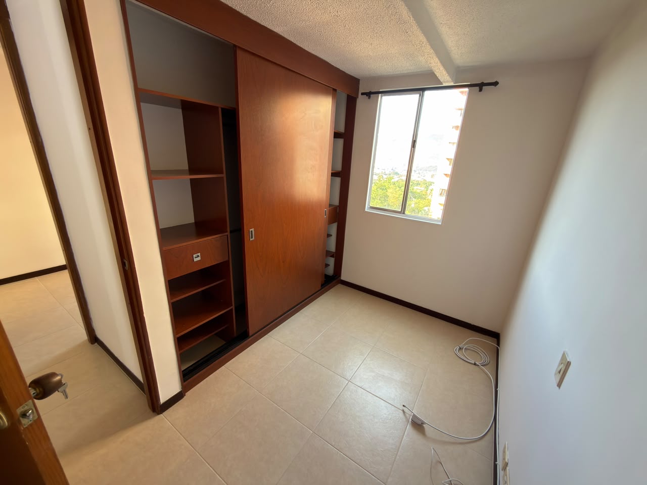 ARRIENDO APARTAMENTO EN LOMA DE LOS BERNAL
