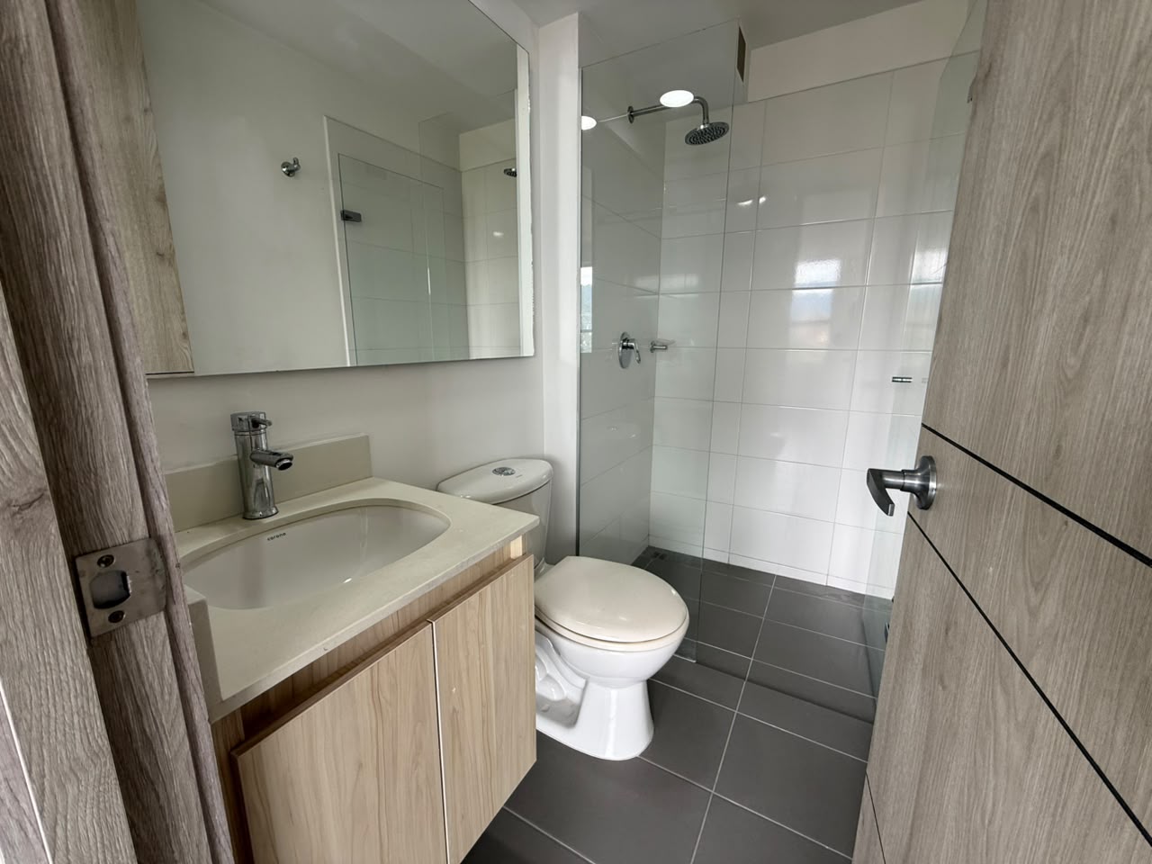 ARRIENDO APARTAMENTO EN LA LOMA DE LOS BERNAL