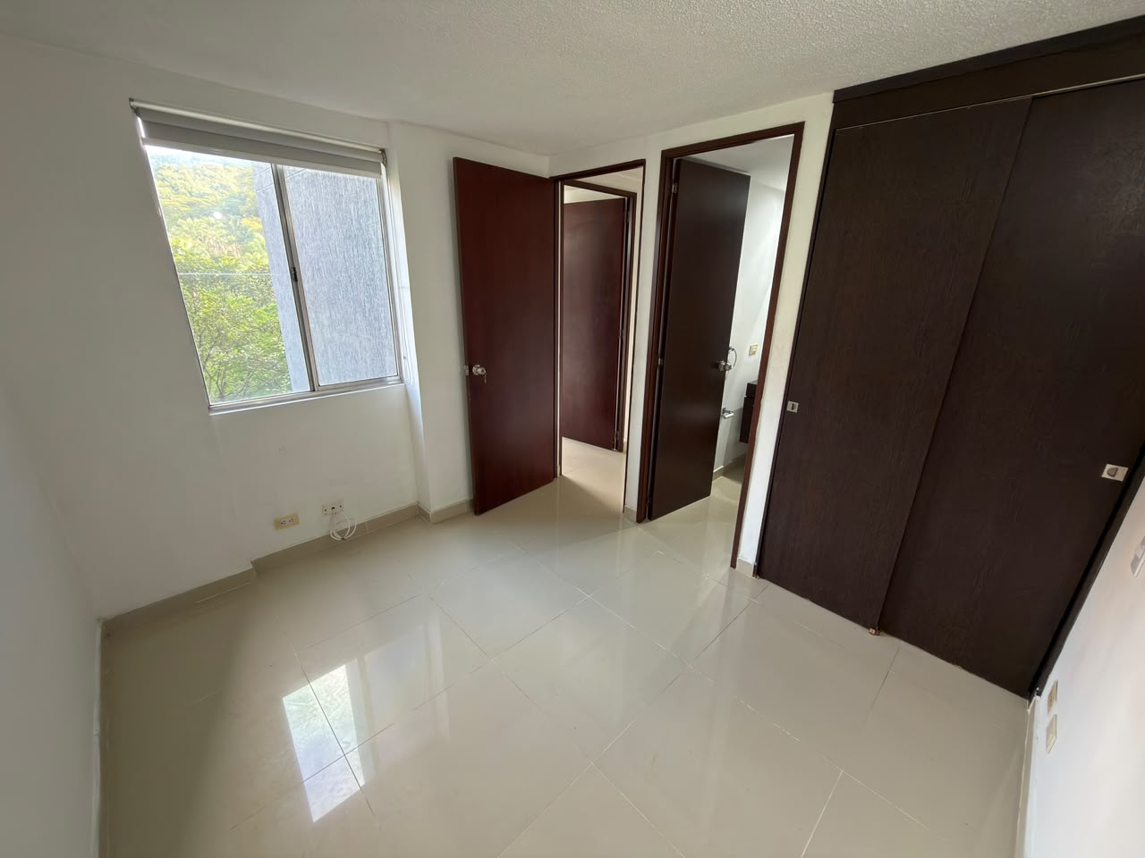 ARRIENDO APARTAMENTO EN LOMA DE LOS BERNAL