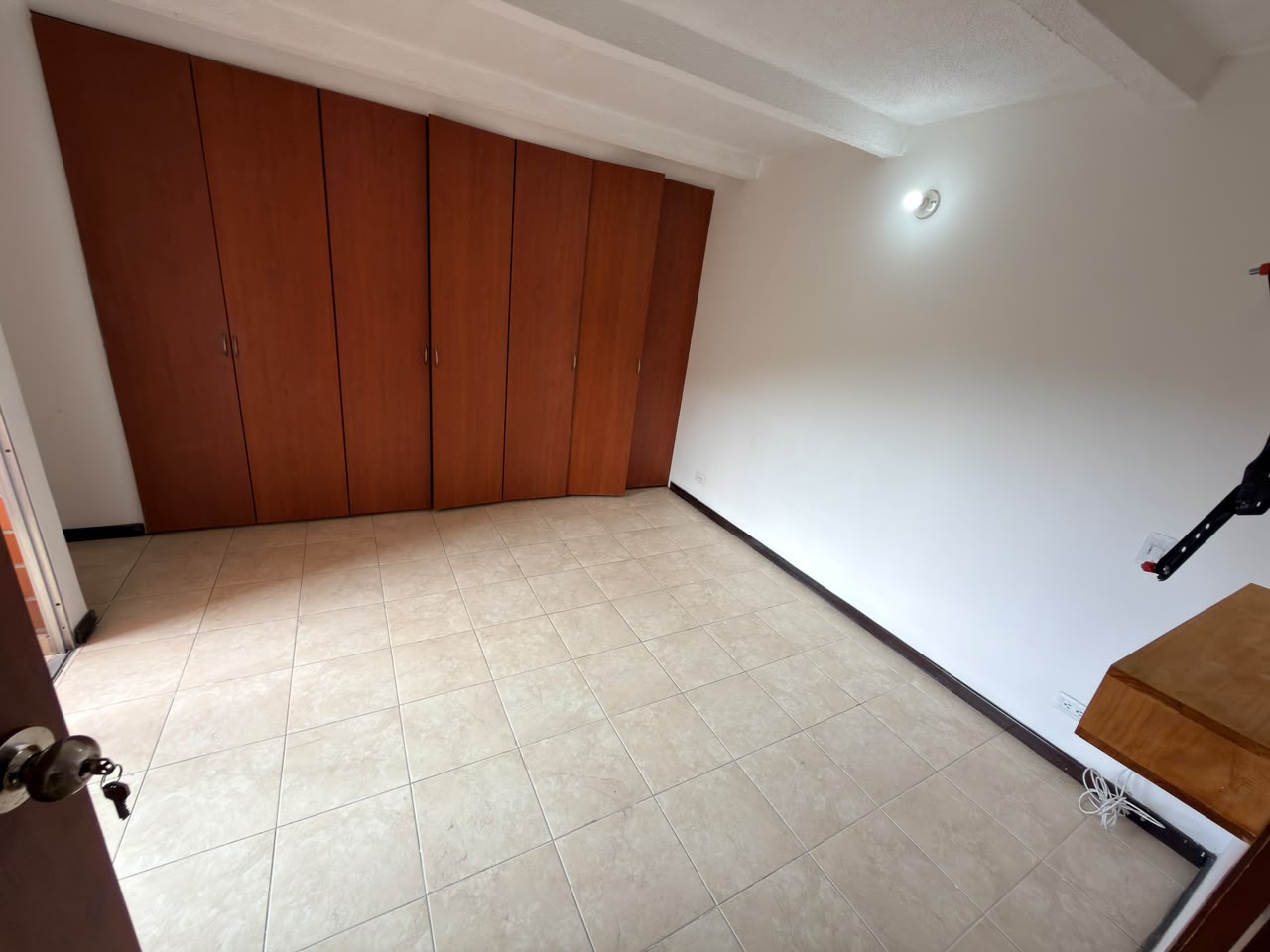 ARRIENDO APARTAMENTO EN LOMA DE LOS BERNAL