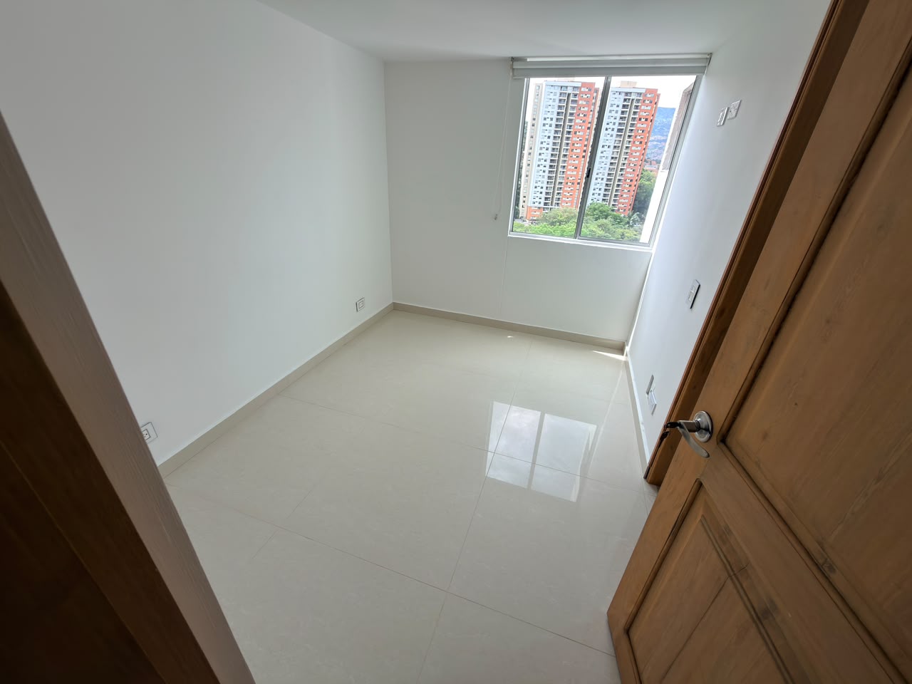 ARRIENDO APARTAMENTO EN LA LOMA DE LOS BERNAL