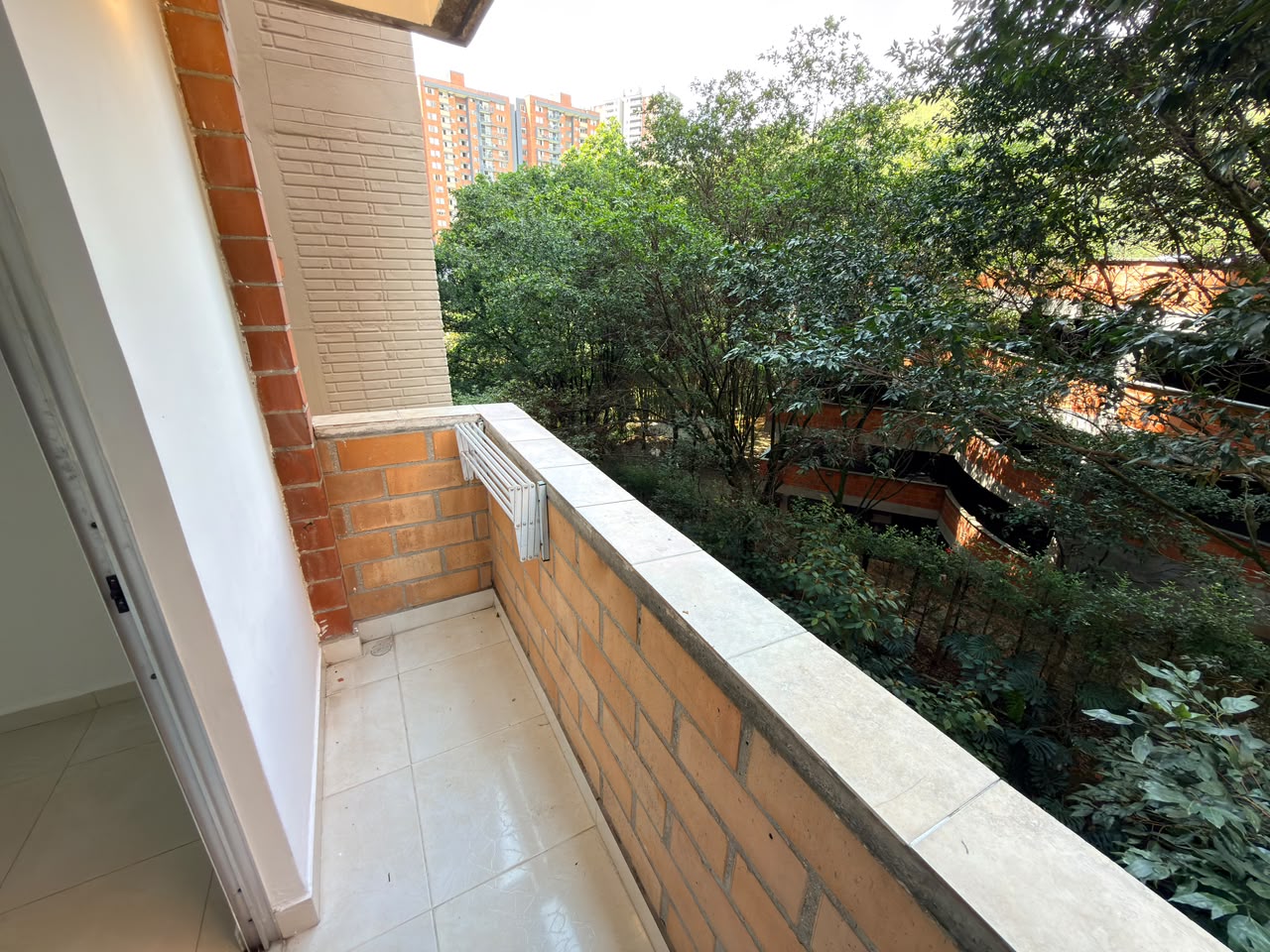 ARRIENDO APARTAMENTO EN LOMA DE LOS BERNAL