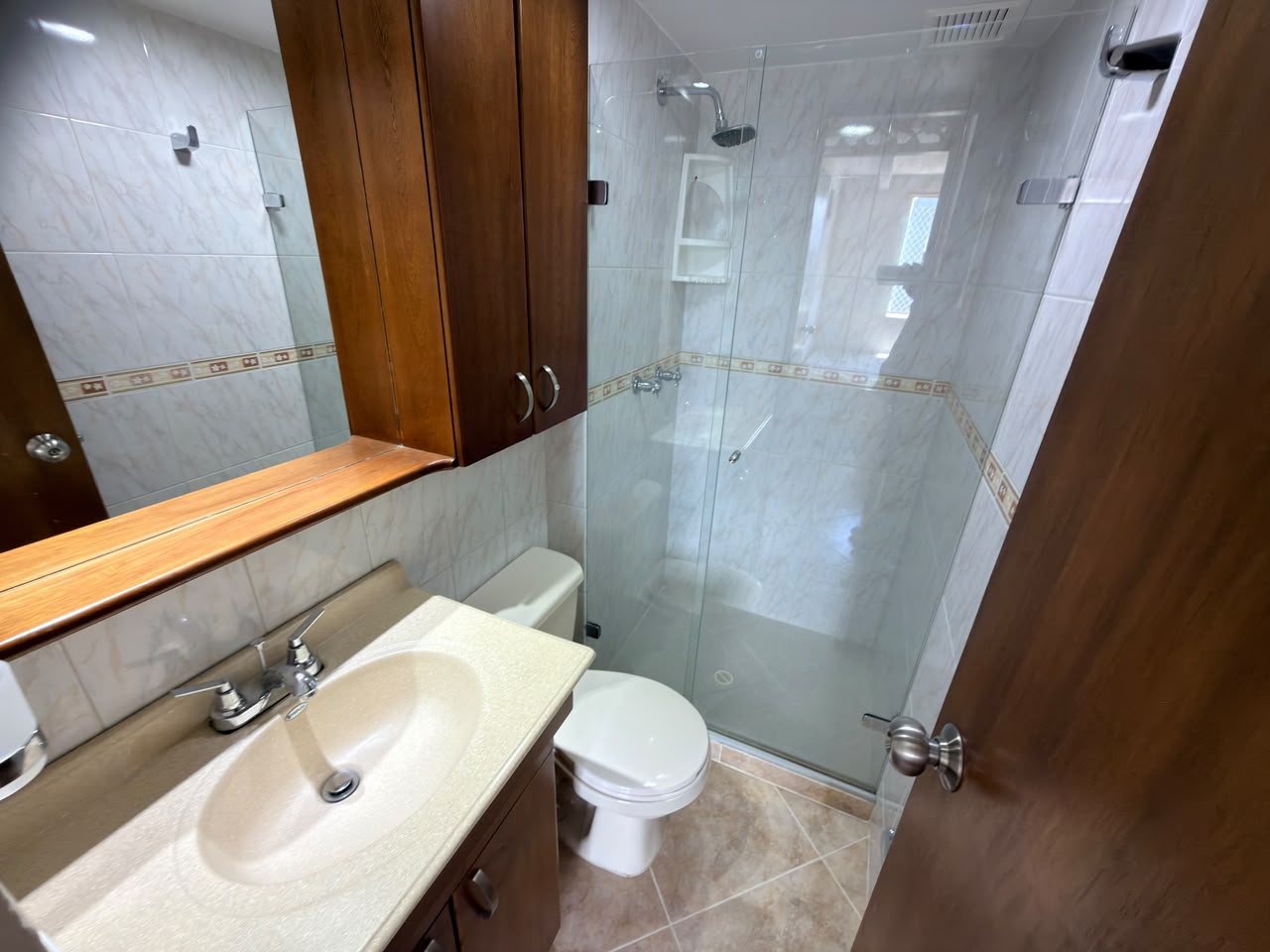 ARRIENDO APARTAMENTO EN LOMA DE LOS BERNAL