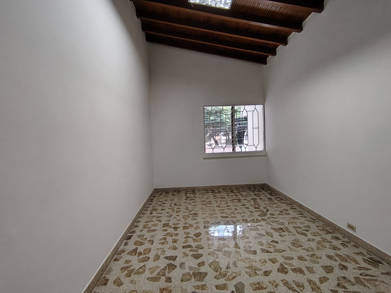 Se arrienda casa en simón bolívar