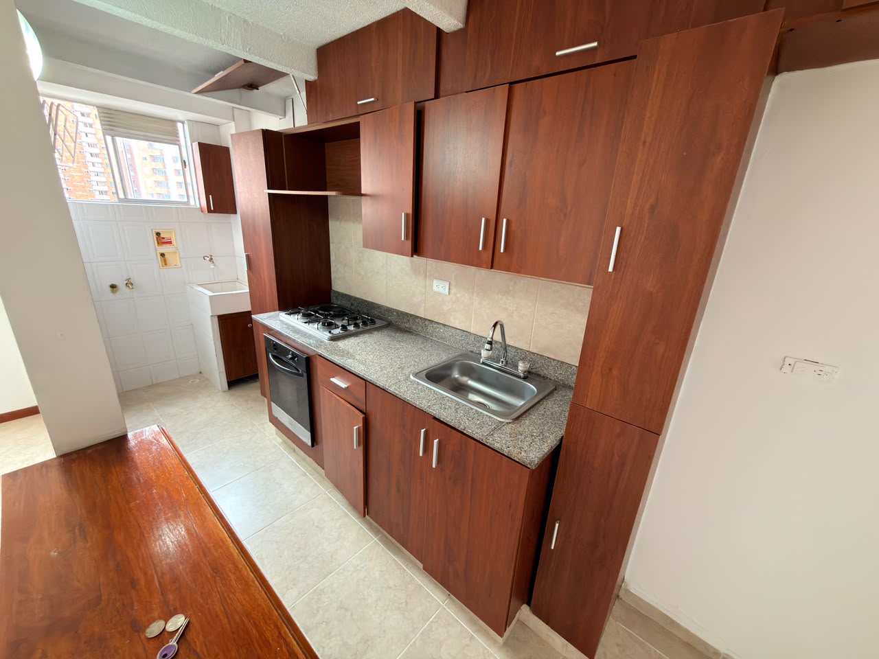 ARRIENDO APARTAMENTO EN LOMA DE LOS BERNAL