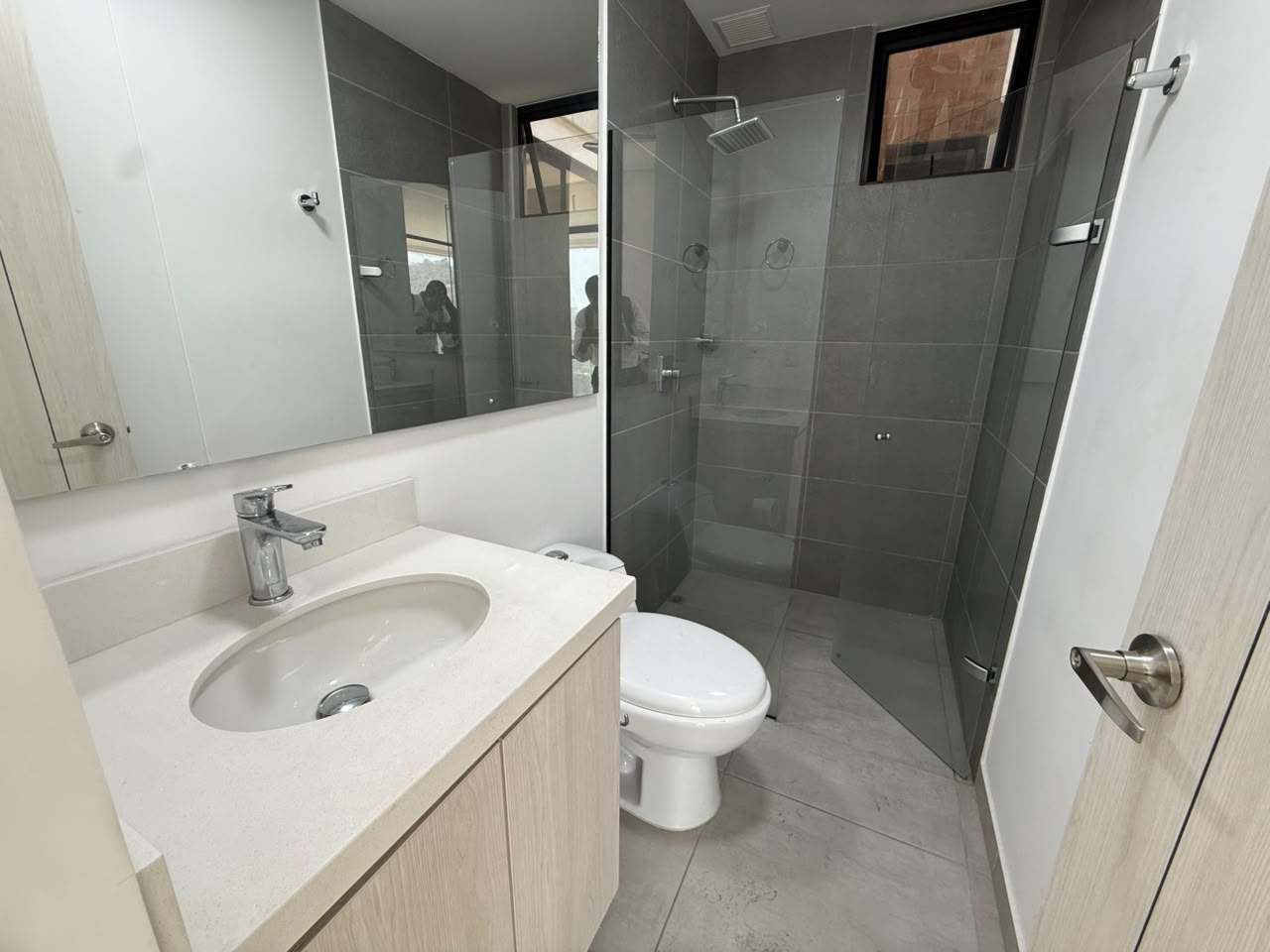 ARRIENDO APARTAMENTO EN LOS COLORES