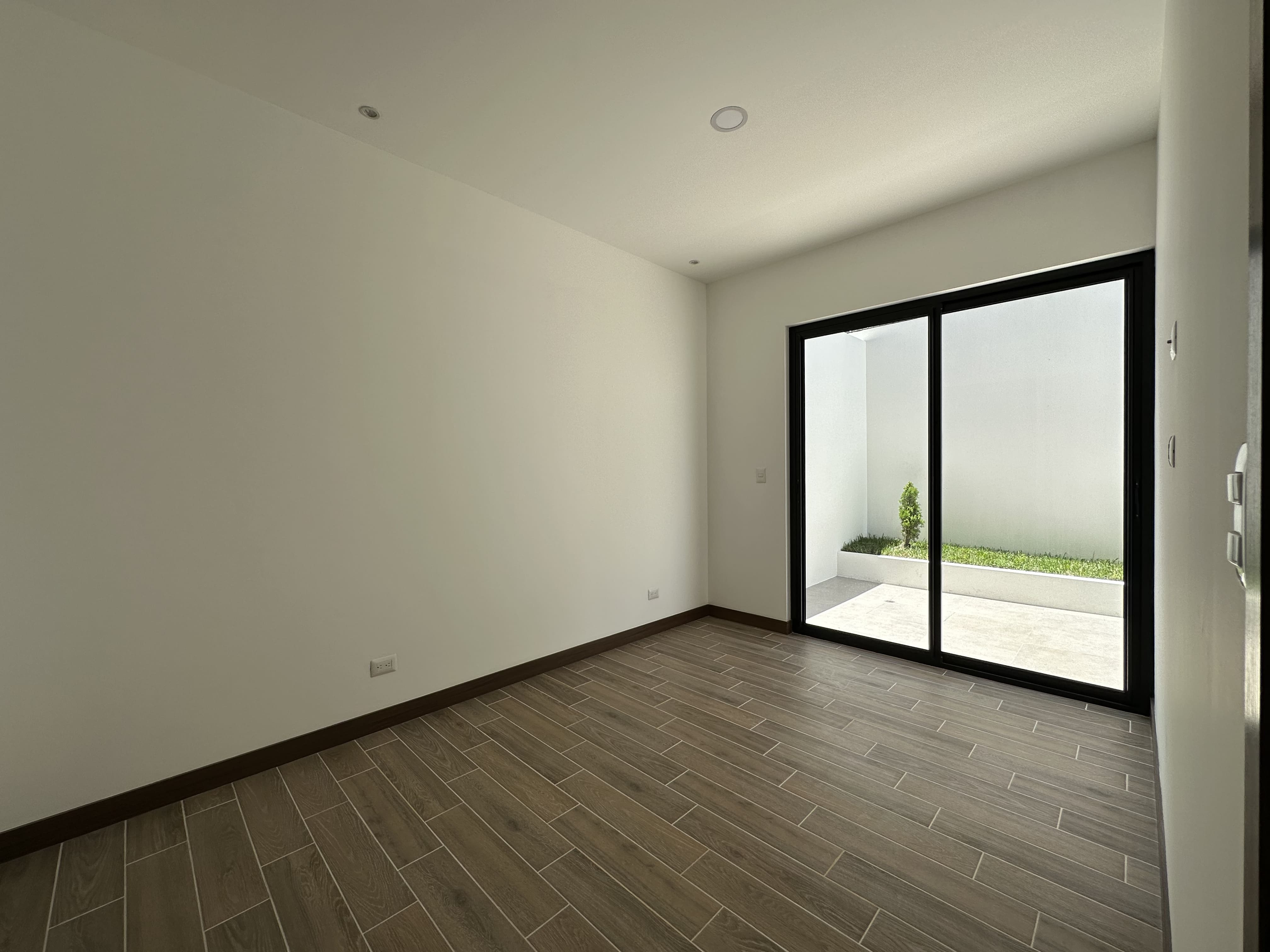 Apartamento en Alquiler Edificio Vila Catorce, zona 14 Guatemala - Image 1