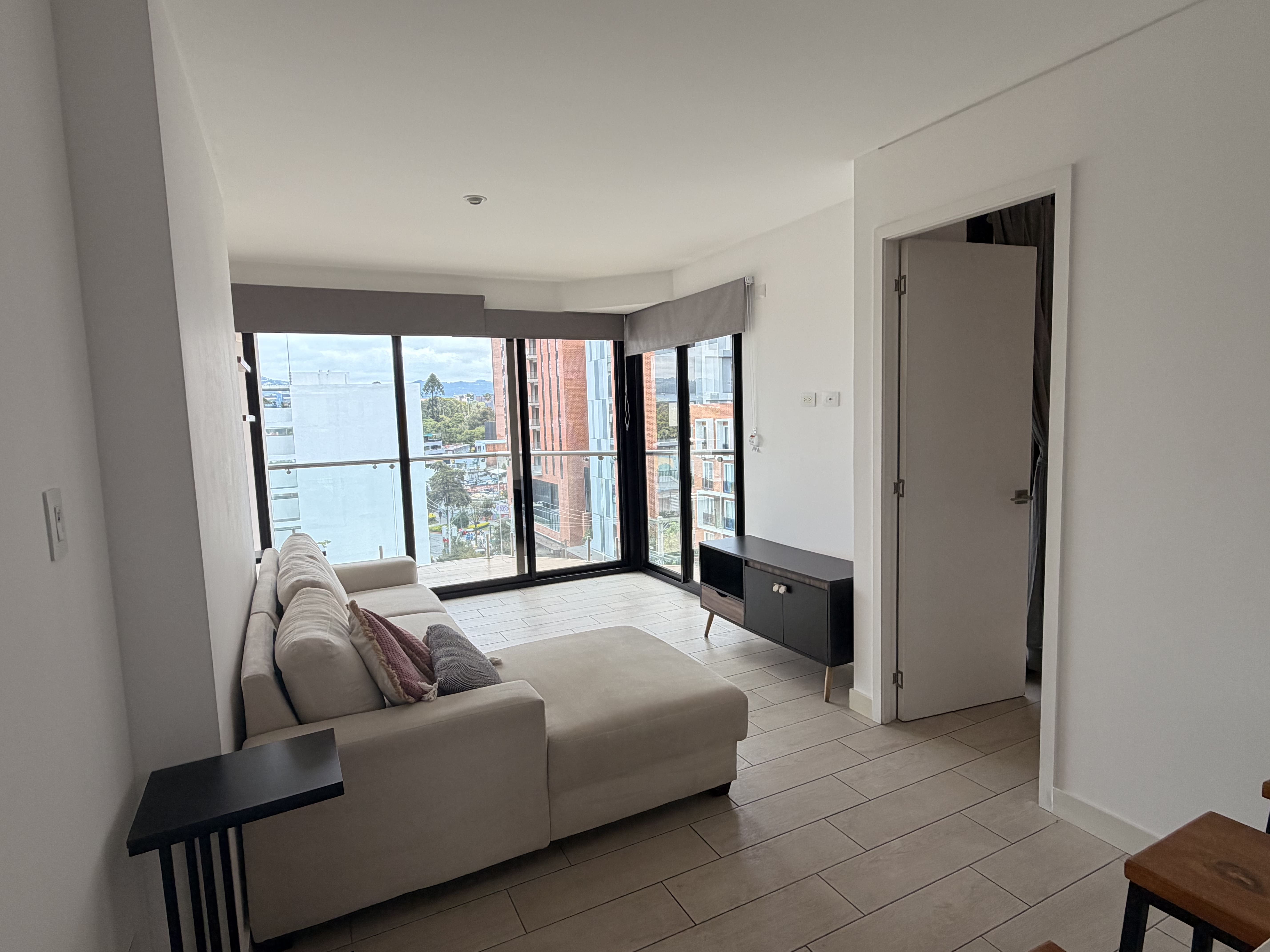 Apartamento en Alquiler Edificio Quo, zona 4 - Image 5