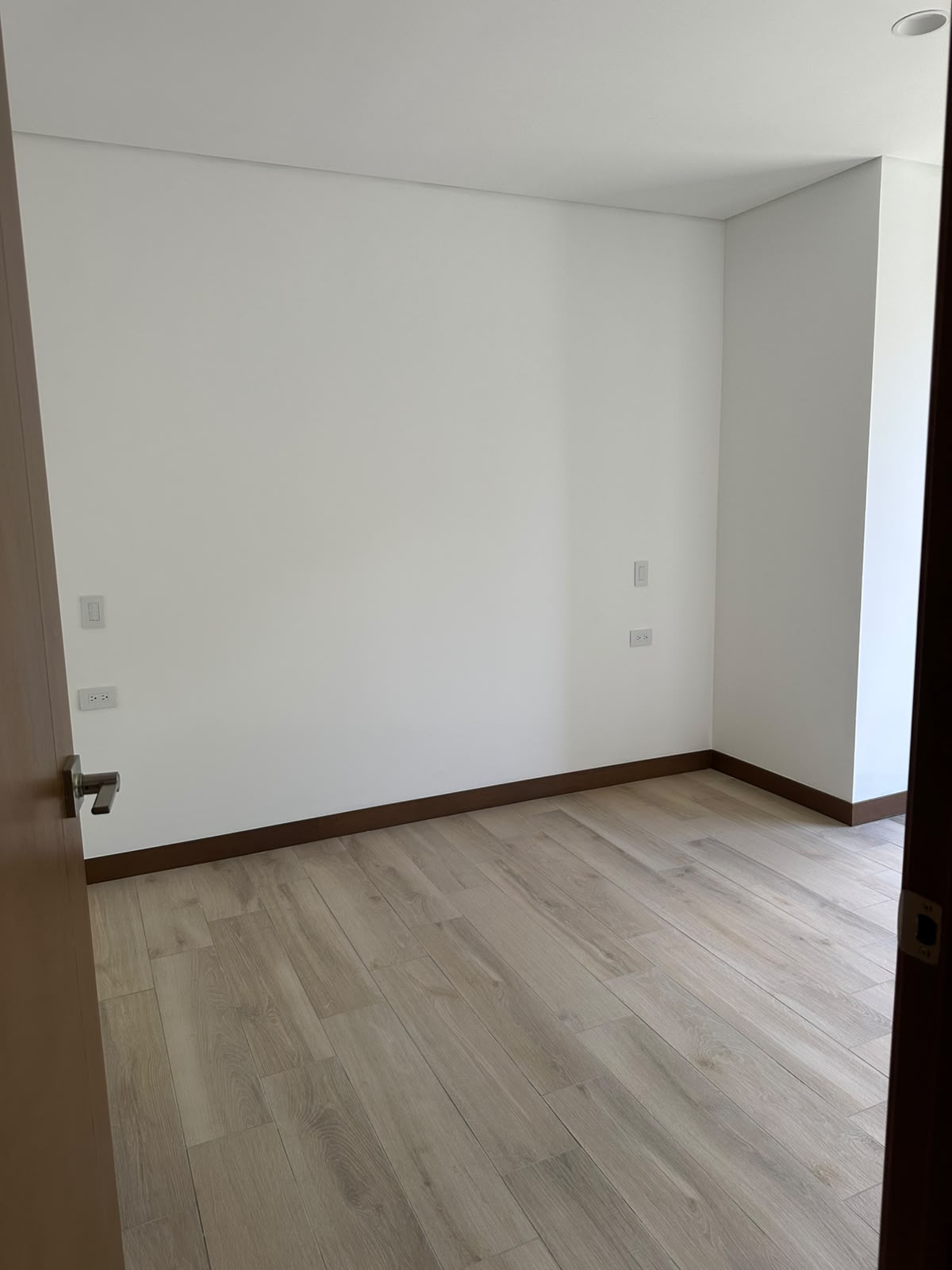 Apartamento en Alquiler Edificio Ferré Diez, zona 10 - Miniatura 13